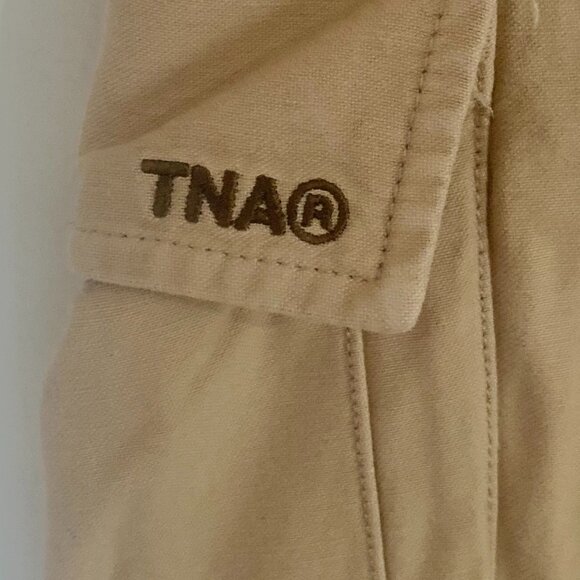 Aritzia TNA Relaxed Mid-Rise Cargo Pants - Picture 8 of 14